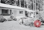 Image Maison typique américaine Washington DC suburbs USA, 1964, de la seconde 13 séquences d'archives historiques vidéo 65675025206