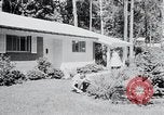 Image Maison typique américaine Washington DC suburbs USA, 1964, de la seconde 14 séquences d'archives historiques vidéo 65675025206