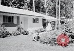 Image Maison typique américaine Washington DC suburbs USA, 1964, de la seconde 15 séquences d'archives historiques vidéo 65675025206