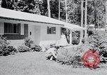 Image Maison typique américaine Washington DC suburbs USA, 1964, de la seconde 17 séquences d'archives historiques vidéo 65675025206