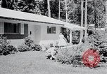 Image Maison typique américaine Washington DC suburbs USA, 1964, de la seconde 18 séquences d'archives historiques vidéo 65675025206
