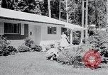 Image Maison typique américaine Washington DC suburbs USA, 1964, de la seconde 19 séquences d'archives historiques vidéo 65675025206