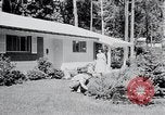 Image Maison typique américaine Washington DC suburbs USA, 1964, de la seconde 20 séquences d'archives historiques vidéo 65675025206