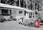 Image Maison typique américaine Washington DC suburbs USA, 1964, de la seconde 21 séquences d'archives historiques vidéo 65675025206
