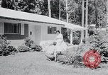 Image Maison typique américaine Washington DC suburbs USA, 1964, de la seconde 24 séquences d'archives historiques vidéo 65675025206