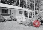 Image Maison typique américaine Washington DC suburbs USA, 1964, de la seconde 25 séquences d'archives historiques vidéo 65675025206