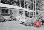 Image Maison typique américaine Washington DC suburbs USA, 1964, de la seconde 27 séquences d'archives historiques vidéo 65675025206
