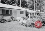 Image Maison typique américaine Washington DC suburbs USA, 1964, de la seconde 29 séquences d'archives historiques vidéo 65675025206