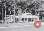 Image Maison typique américaine Washington DC suburbs USA, 1964, de la seconde 55 séquences d'archives historiques vidéo 65675025206