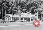 Image Maison typique américaine Washington DC suburbs USA, 1964, de la seconde 60 séquences d'archives historiques vidéo 65675025206