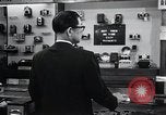 Image boutique photo et caméras encore japonais Washington DC USA, 1964, de la seconde 51 séquences d'archives historiques vidéo 65675025207