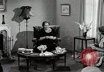 Immagine di Il gruppo di donne americane discutere circa il progetto di cura Memphis Tennessee USA, 1950, secondo 8 filmato di repertorio 65675025213