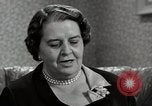 Immagine di Il gruppo di donne americane discutere circa il progetto di cura Memphis Tennessee USA, 1950, secondo 13 filmato di repertorio 65675025213
