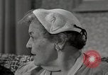 Immagine di Il gruppo di donne americane discutere circa il progetto di cura Memphis Tennessee USA, 1950, secondo 21 filmato di repertorio 65675025213