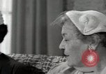 Immagine di Il gruppo di donne americane discutere circa il progetto di cura Memphis Tennessee USA, 1950, secondo 22 filmato di repertorio 65675025213