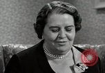Immagine di Il gruppo di donne americane discutere circa il progetto di cura Memphis Tennessee USA, 1950, secondo 31 filmato di repertorio 65675025213