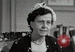 Immagine di Il gruppo di donne americane discutere circa il progetto di cura Memphis Tennessee USA, 1950, secondo 39 filmato di repertorio 65675025213