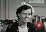 Immagine di Il gruppo di donne americane discutere circa il progetto di cura Memphis Tennessee USA, 1950, secondo 41 filmato di repertorio 65675025213