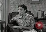 Immagine di Il gruppo di donne americane discutere circa il progetto di cura Memphis Tennessee USA, 1950, secondo 42 filmato di repertorio 65675025213