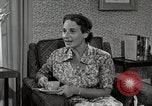 Immagine di Il gruppo di donne americane discutere circa il progetto di cura Memphis Tennessee USA, 1950, secondo 44 filmato di repertorio 65675025213