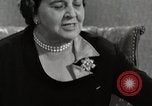 Immagine di Il gruppo di donne americane discutere circa il progetto di cura Memphis Tennessee USA, 1950, secondo 48 filmato di repertorio 65675025213
