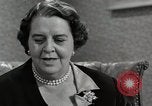 Immagine di Il gruppo di donne americane discutere circa il progetto di cura Memphis Tennessee USA, 1950, secondo 49 filmato di repertorio 65675025213