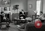 Immagine di Il gruppo di donne americane discutere circa il progetto di cura Memphis Tennessee USA, 1950, secondo 52 filmato di repertorio 65675025213