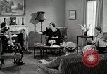 Immagine di Il gruppo di donne americane discutere circa il progetto di cura Memphis Tennessee USA, 1950, secondo 53 filmato di repertorio 65675025213