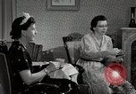 Immagine di Il gruppo di donne americane discutere circa il progetto di cura Memphis Tennessee USA, 1950, secondo 55 filmato di repertorio 65675025213