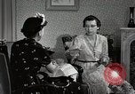 Immagine di Il gruppo di donne americane discutere circa il progetto di cura Memphis Tennessee USA, 1950, secondo 59 filmato di repertorio 65675025213