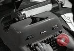 Immagine di Attenzione 'self Help' ordini La Grecia, 1950, secondo 13 filmato di repertorio 65675025214