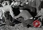 Immagine di Attenzione 'self Help' ordini La Grecia, 1950, secondo 58 filmato di repertorio 65675025214