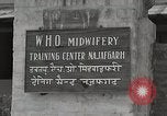 Immagine di CARE Self Help per rilievo generale ostetricia India Haryana, 1950, secondo 21 filmato di repertorio 65675025215