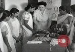 Immagine di CARE Self Help per rilievo generale ostetricia India Haryana, 1950, secondo 27 filmato di repertorio 65675025215