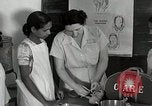 Immagine di CARE Self Help per rilievo generale ostetricia India Haryana, 1950, secondo 31 filmato di repertorio 65675025215