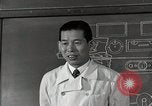 Immagine di Bambino vittima di polio nel polmone di ferro Tokyo Giappone, 1950, secondo 19 filmato di repertorio 65675025216