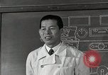 Immagine di Bambino vittima di polio nel polmone di ferro Tokyo Giappone, 1950, secondo 21 filmato di repertorio 65675025216