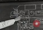 Immagine di Bambino vittima di polio nel polmone di ferro Tokyo Giappone, 1950, secondo 42 filmato di repertorio 65675025216