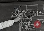 Immagine di Bambino vittima di polio nel polmone di ferro Tokyo Giappone, 1950, secondo 43 filmato di repertorio 65675025216