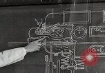 Immagine di Bambino vittima di polio nel polmone di ferro Tokyo Giappone, 1950, secondo 44 filmato di repertorio 65675025216