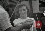Immagine di Le persone hanno contribuito a cura di Self-help project New York United States USA, 1950, secondo 14 filmato di repertorio 65675025217