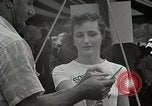 Immagine di Le persone hanno contribuito a cura di Self-help project New York United States USA, 1950, secondo 15 filmato di repertorio 65675025217