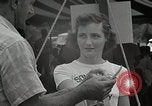 Immagine di Le persone hanno contribuito a cura di Self-help project New York United States USA, 1950, secondo 16 filmato di repertorio 65675025217