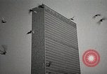 Immagine di American Life per il ritorno dei soldati dopo la seconda guerra mondiale United States USA, 1952, secondo 7 filmato di repertorio 65675025219