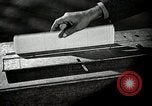 Immagine di American Life per il ritorno dei soldati dopo la seconda guerra mondiale United States USA, 1952, secondo 28 filmato di repertorio 65675025219