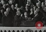 Immagine di American Life per il ritorno dei soldati dopo la seconda guerra mondiale United States USA, 1952, secondo 34 filmato di repertorio 65675025219
