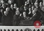Immagine di American Life per il ritorno dei soldati dopo la seconda guerra mondiale United States USA, 1952, secondo 37 filmato di repertorio 65675025219