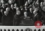 Immagine di American Life per il ritorno dei soldati dopo la seconda guerra mondiale United States USA, 1952, secondo 38 filmato di repertorio 65675025219