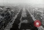 Immagine di American Life per il ritorno dei soldati dopo la seconda guerra mondiale United States USA, 1952, secondo 42 filmato di repertorio 65675025219