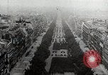 Immagine di American Life per il ritorno dei soldati dopo la seconda guerra mondiale United States USA, 1952, secondo 43 filmato di repertorio 65675025219